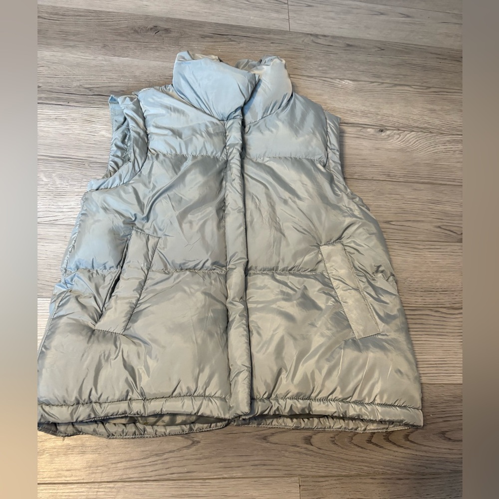 WOMENS SAGE GREEN PUFFER VEST SIZE SMALL
